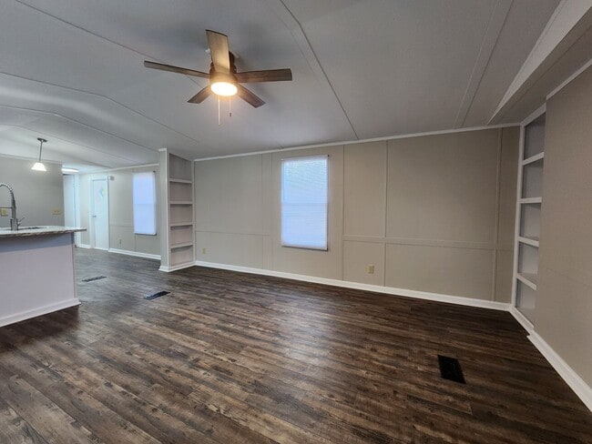 Building Photo - 110 Poston Dr