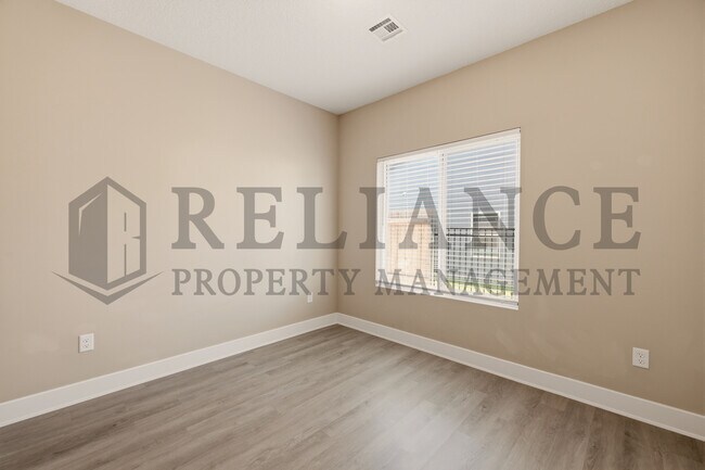Building Photo - 2755 S Greenleaf St