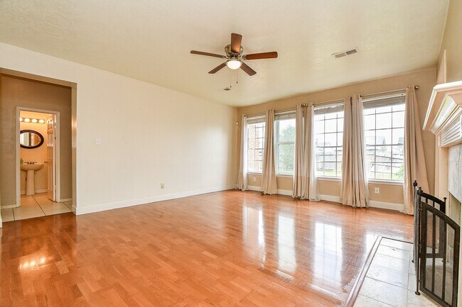 Building Photo - 4306 W Thunderwood Cir