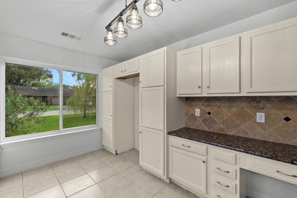 Building Photo - 1422 Delabrook Ct
