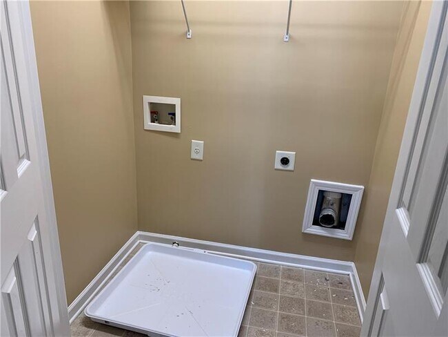 Building Photo - 6122 Deluna Way