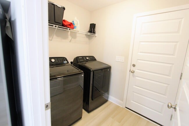 Building Photo - 5438 Lee Farm Blvd