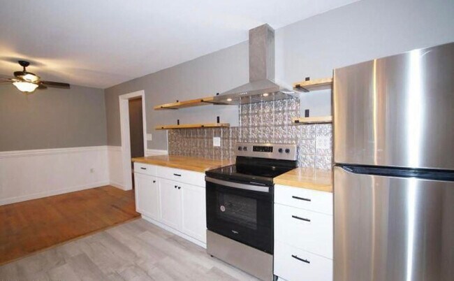 Building Photo - 212 N Eastern St