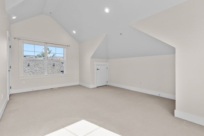 Building Photo - 2bd/1.75Ba Seattle Townhouse