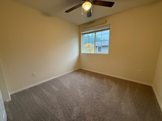 Building Photo - 3 Bedroom DuPont Condo for Rent