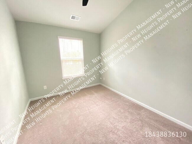 Building Photo - Adorable Townhome in Cane Bay!