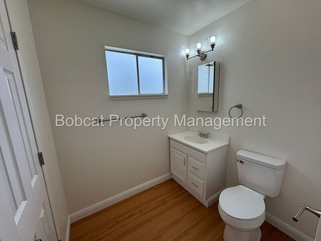 Building Photo - 1501 N Edmonds Dr