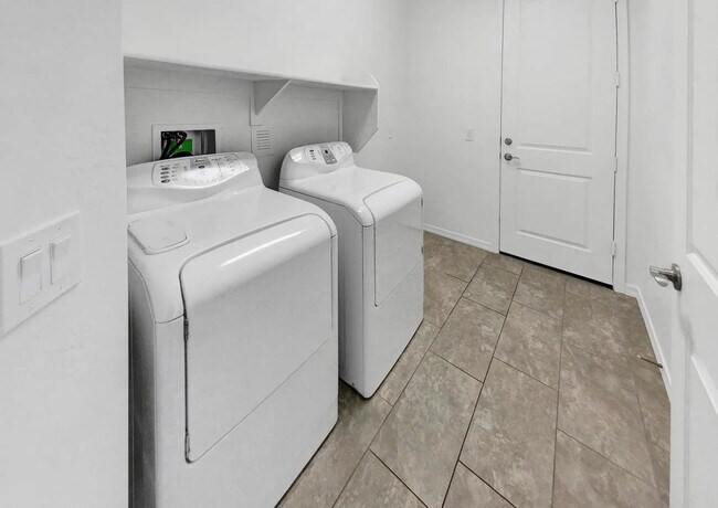 Building Photo - 6418 W Mark Ln