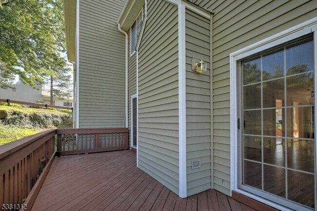 Building Photo - 326 Araneo Dr