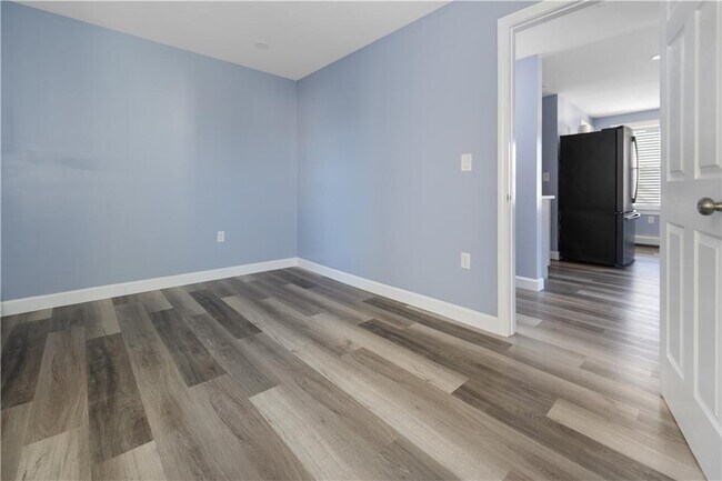 Building Photo - 167 Baxter St