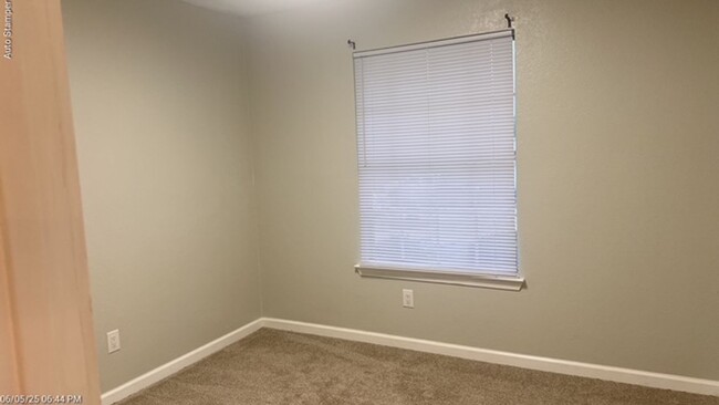 Building Photo - 3900 Glen Knoll Ct