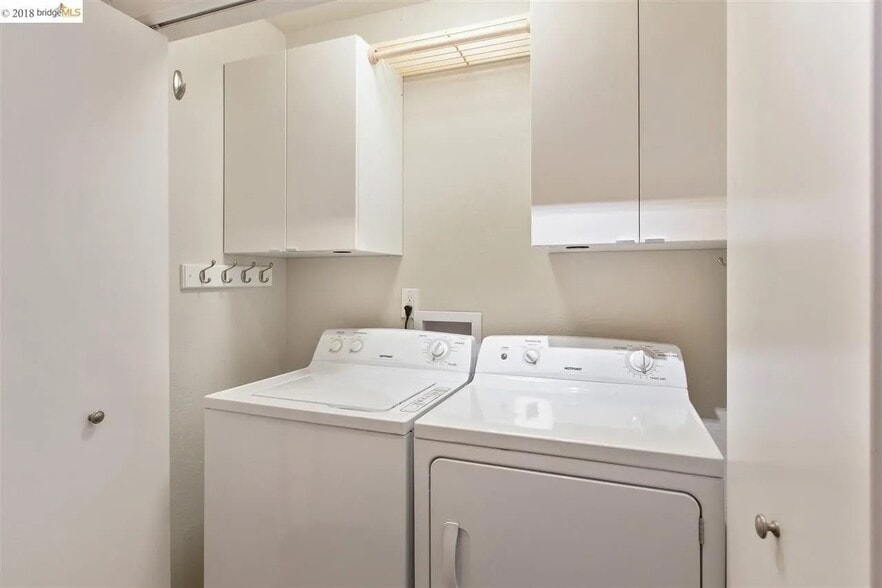 Building Photo - 119 Shoreline Ct