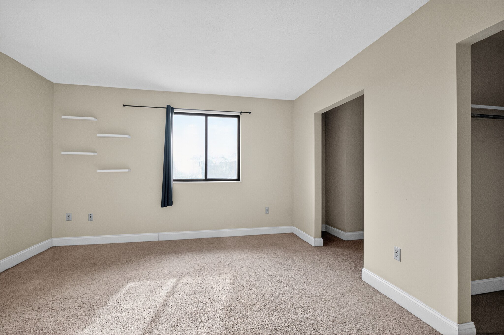 Building Photo - 3242 Niagara Sq