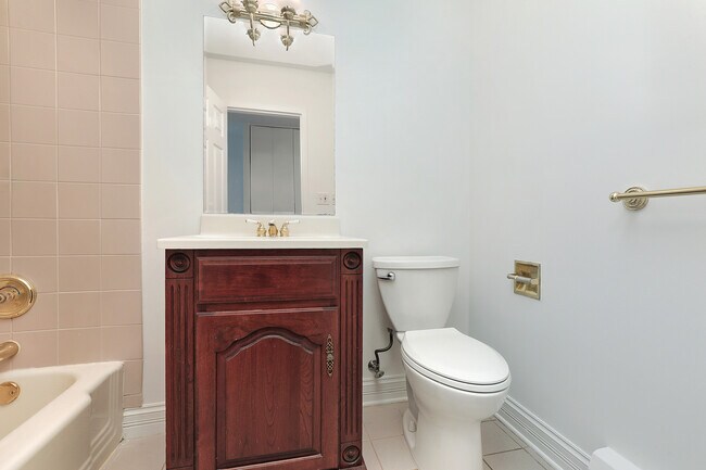 Building Photo - 2730 Central St