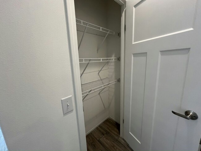 Building Photo - 246 Caviller Ct