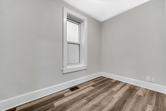 Building Photo - 1817 N Honore St