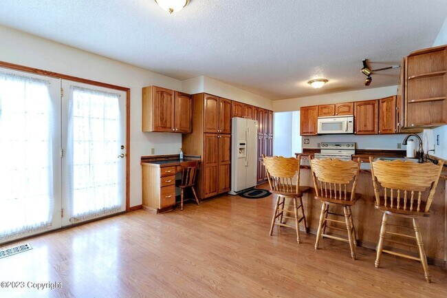 Building Photo - 909 Indian Hills Dr