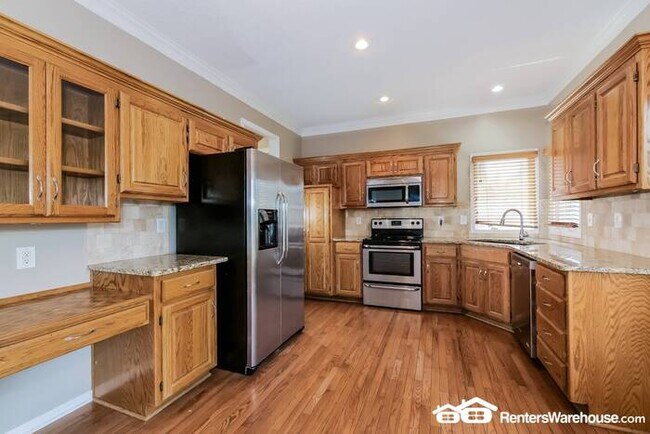 Building Photo - 4 Bed 2.5 Bath For Rent In Olathe! Availab...