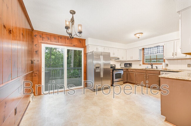 Building Photo - 229 Creekwood Dr