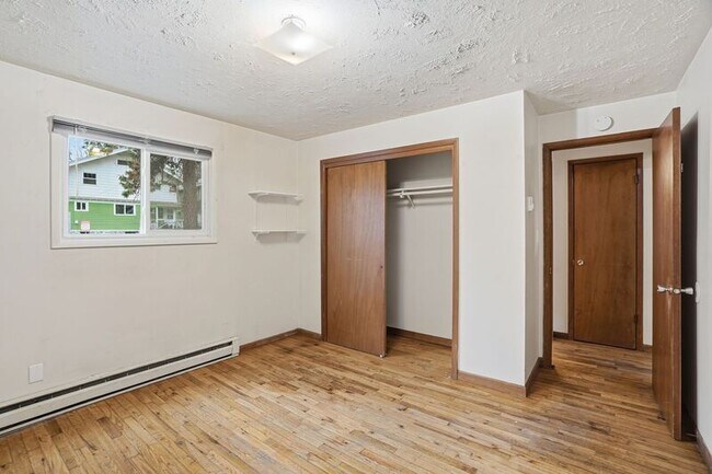 Building Photo - 1611 W 8th Ave