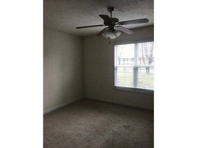 Building Photo - 1820 Balmoral Dr