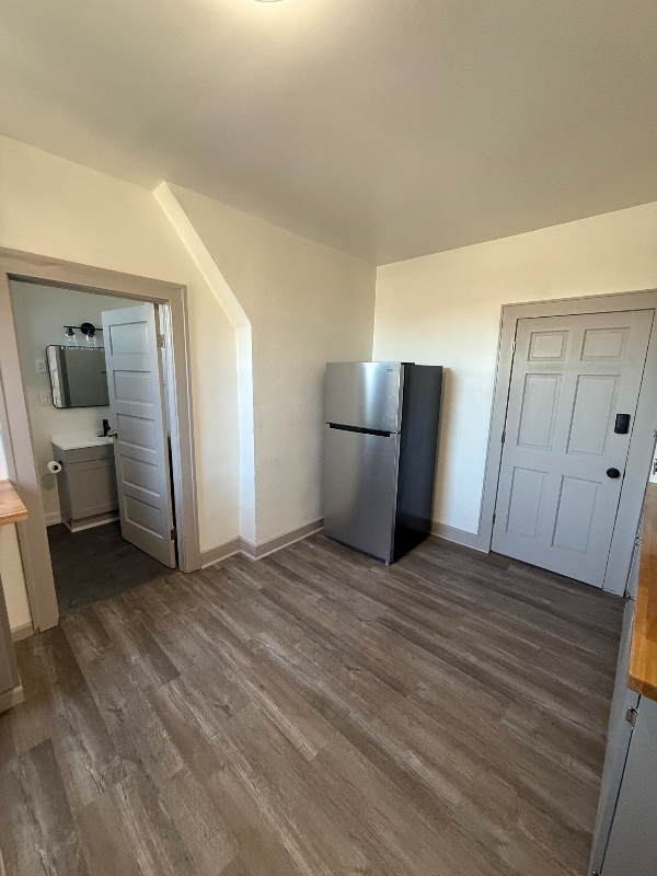 Building Photo - 1342 W 69th St