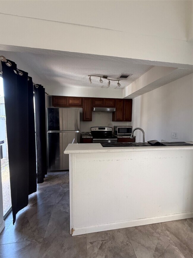 Building Photo - 12550 Newbrook Dr