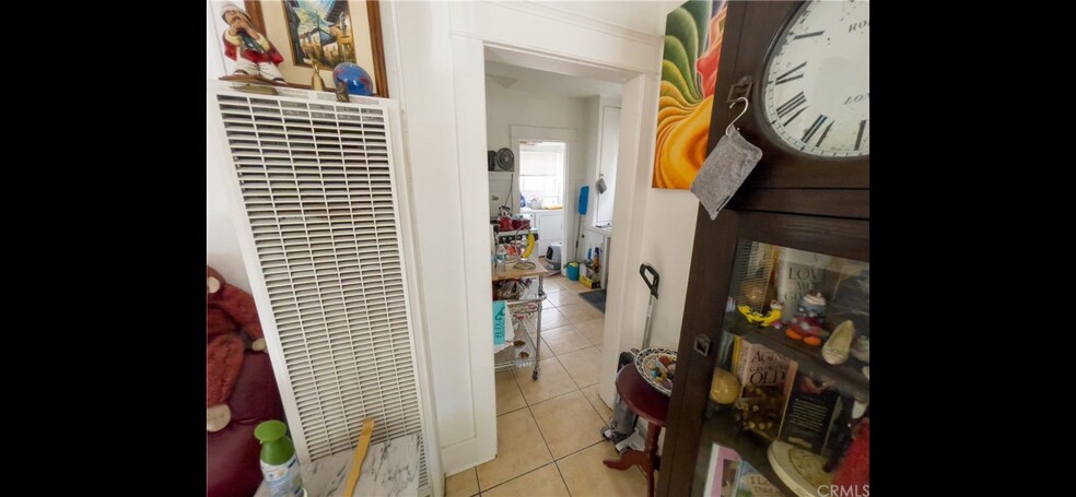 Building Photo - 519 E Dayman St