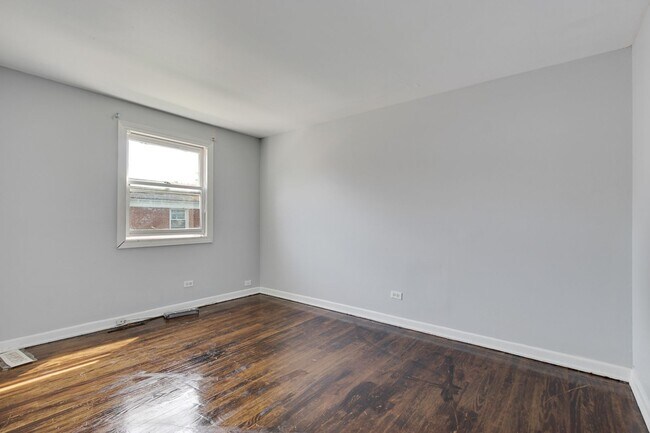 Building Photo - 843 McHenry Rd