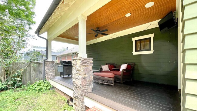 Building Photo - 2320 Chesterfield Ave