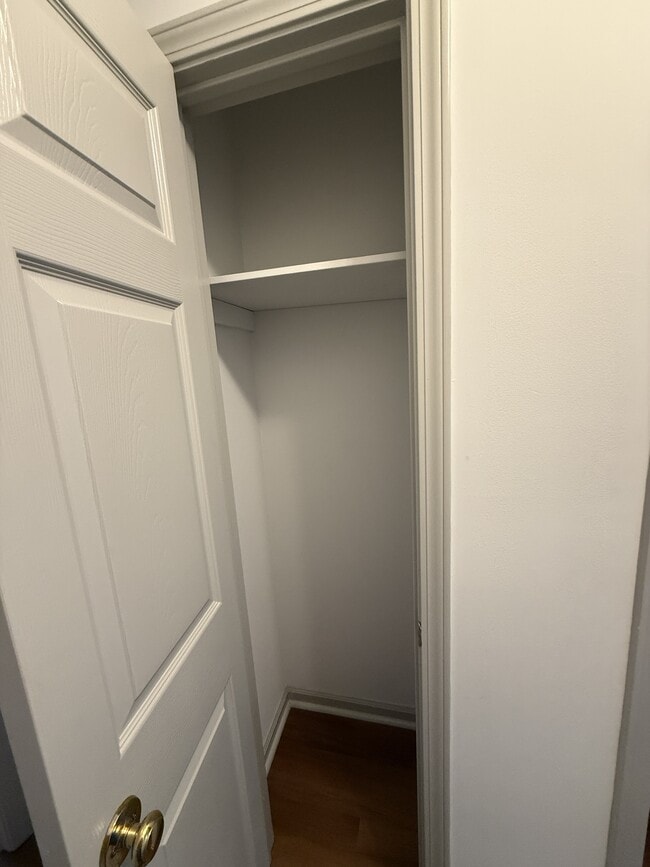 Building Photo - 1008 Old Oatland Island Rd