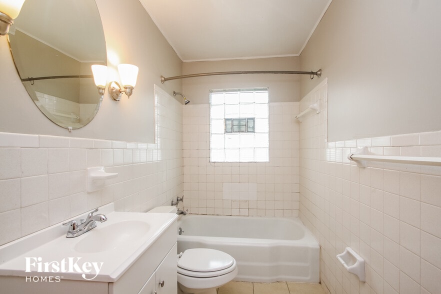 Building Photo - 311 N Boehning St