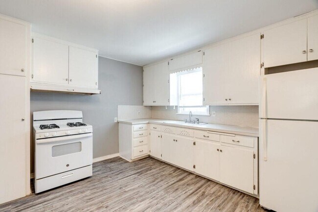 Building Photo - 5228 N Hudson Ave