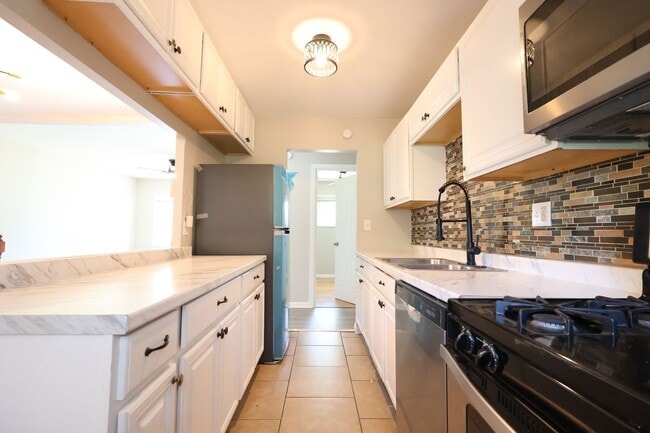 Building Photo - Beautifully Renovated 3BR Ranch with HUGE Backyard & Modern Updates