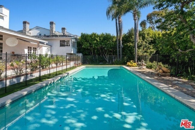 Building Photo - 510 Toyopa Dr