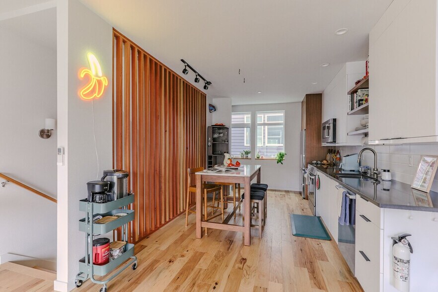 Building Photo - 4738 35th Ave S