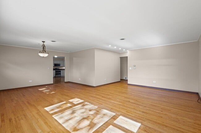 Building Photo - 963 Garden Ln