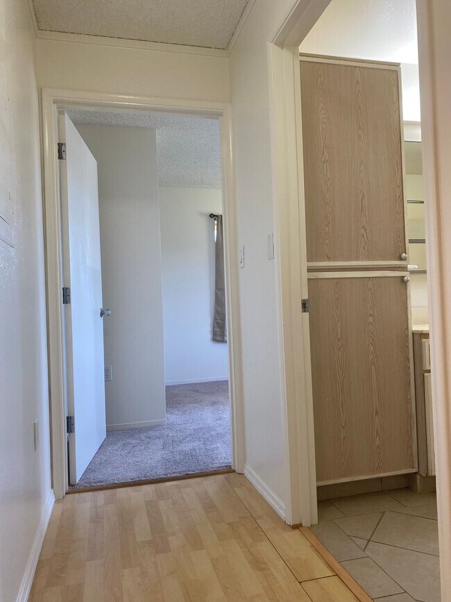 Building Photo - Available Now | 2 Bedroom, 1 Bathroom Apartment w/Scenic View from Enclosed Lanai | Kualana Knoll...