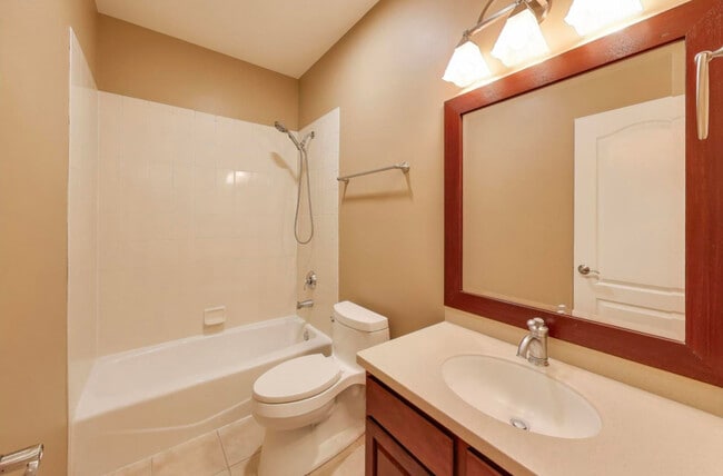 Building Photo - 11 Beaconsfield Ct