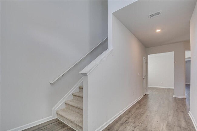 Building Photo - 1412 Deer Hollow Run