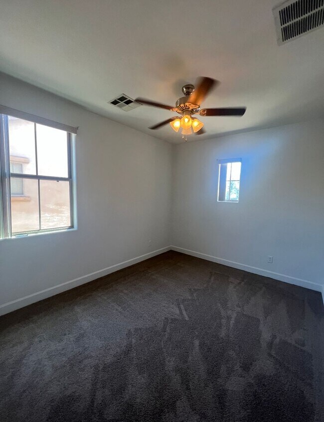 Building Photo - 3 bedroom in Higley Park