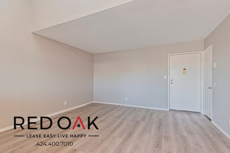 Building Photo - 8614 Woodley Ave