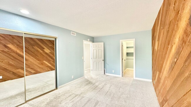 Building Photo - Beautiful Scenic Country Property with Vie...