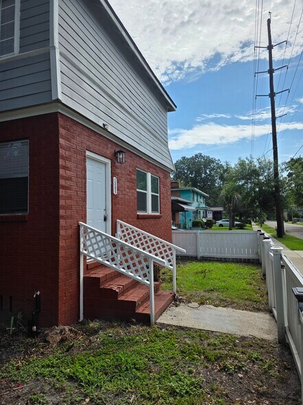 Primary Photo - 1285 W 26th St