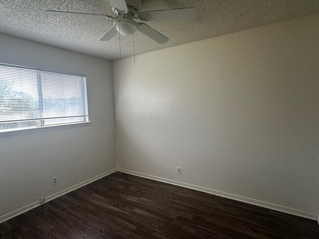 Building Photo - 900 Sahara Ave