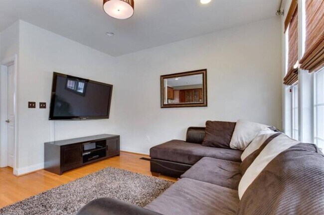 Building Photo - 2149 Red Vine Dr
