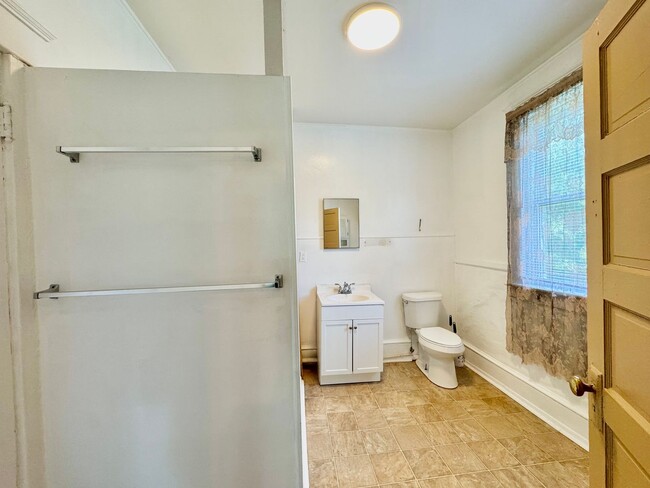 Building Photo - WATER & SEWER INCLUDED!!