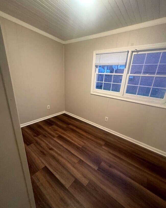 Building Photo - Charming two bedroom and one bath home available to rent