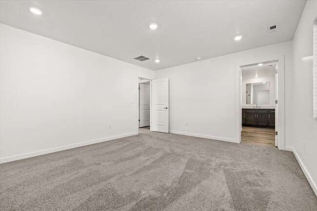 Building Photo - BRAND NEW Stunning 4-Bed, 3-Bath Townhome That Feels Like a Detached House