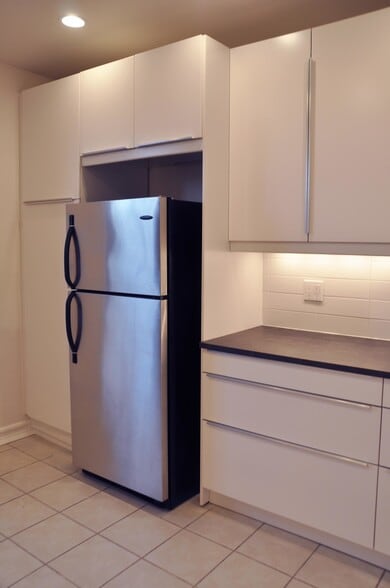 Kitchen. - 111 Larchmont Acres